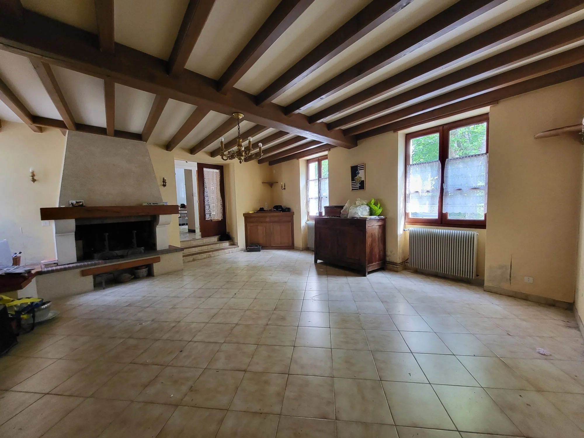 Belle maison familiale avec grand garage à Loulay (17330) 