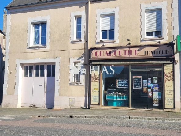 Immeuble à vendre à Caumont-sur-Aure - Tarif attractif et potentiel locatif élevé