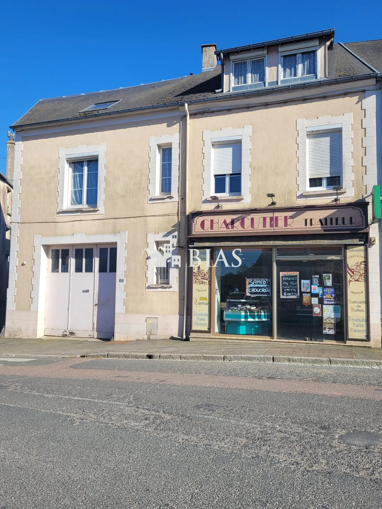 Immeuble à vendre à Caumont-sur-Aure - Tarif attractif et potentiel locatif élevé 