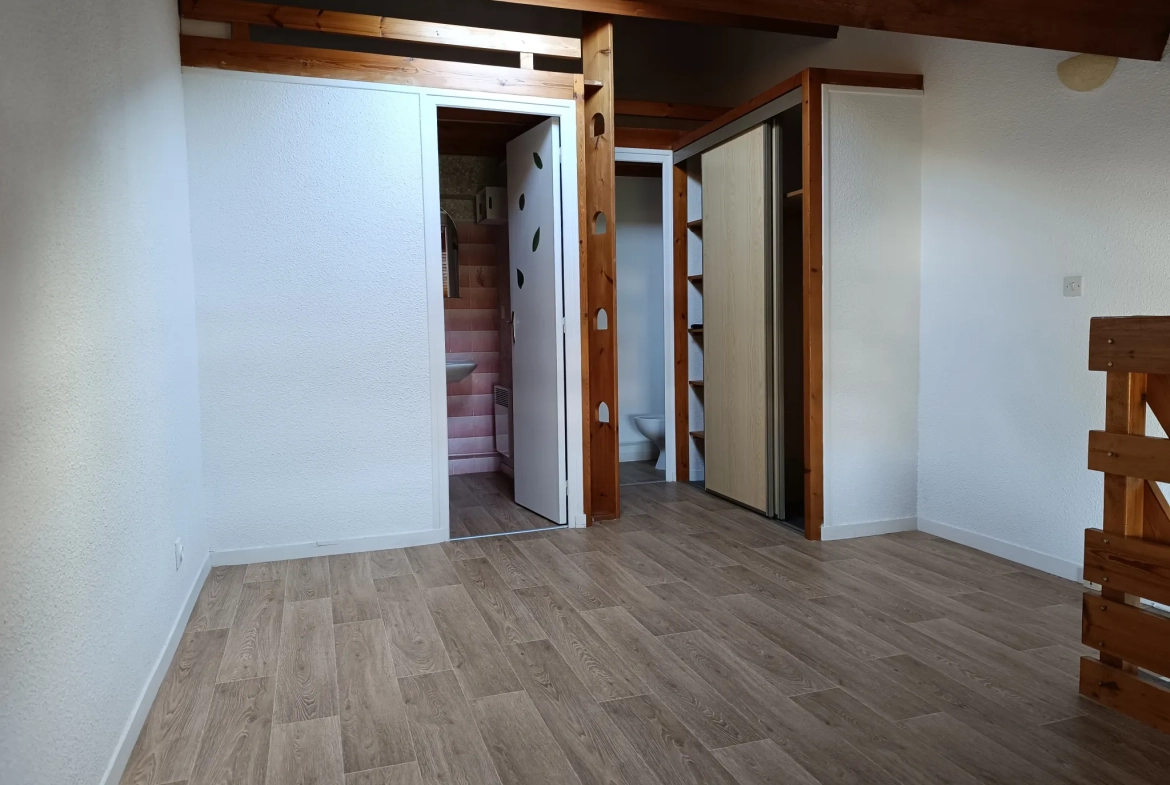 Appartement T2 duplex avec balcon, parking privé à Meschers-sur-Gironde 