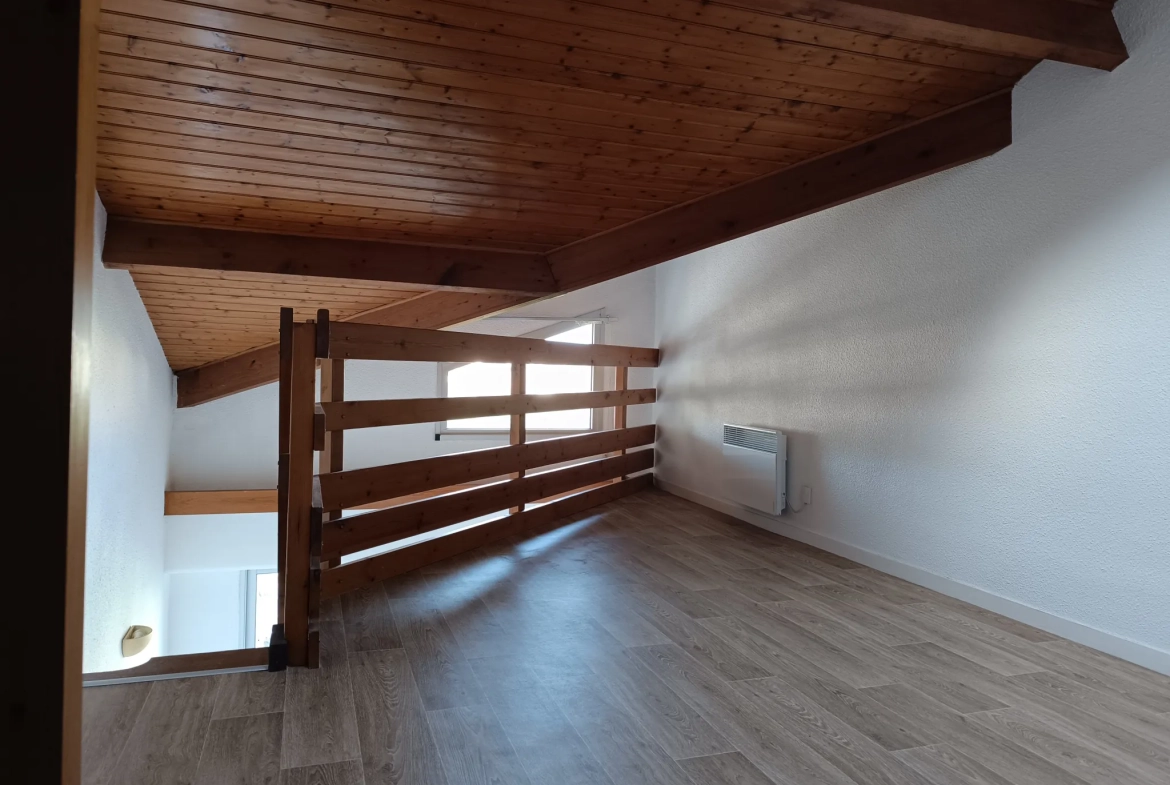 Appartement T2 duplex avec balcon, parking privé à Meschers-sur-Gironde 