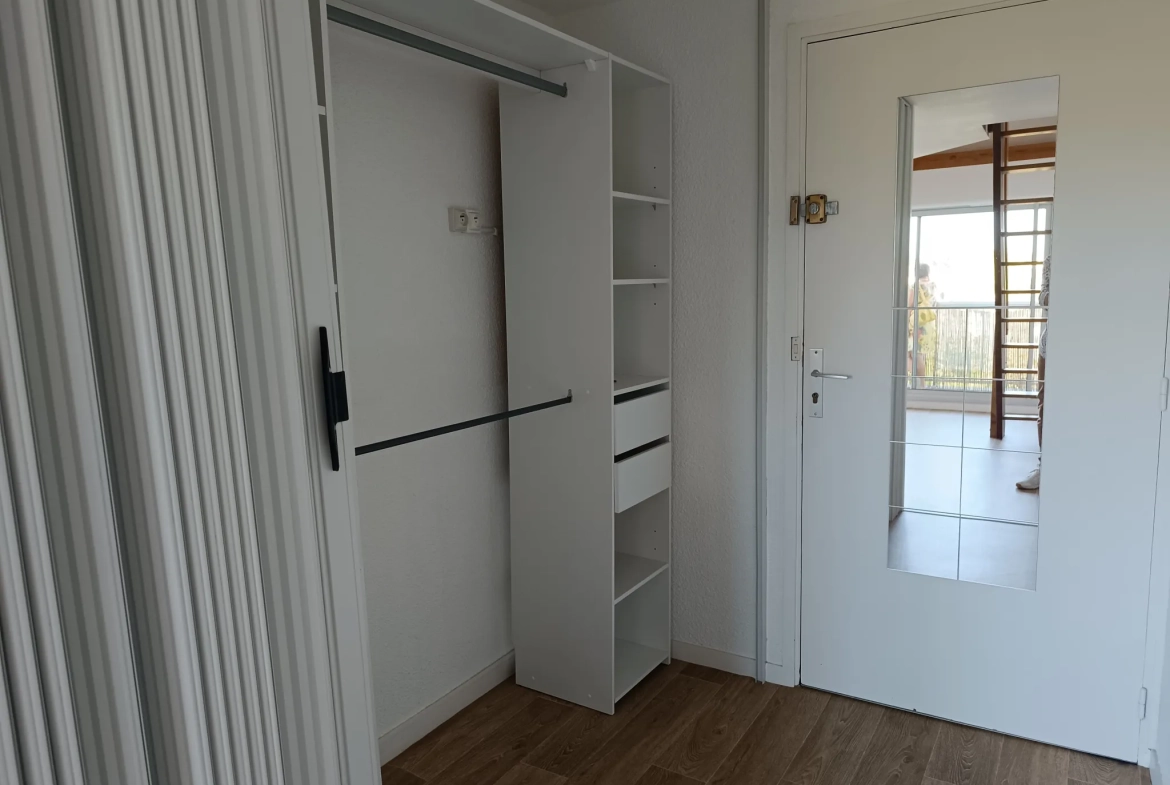 Appartement T2 duplex avec balcon, parking privé à Meschers-sur-Gironde 