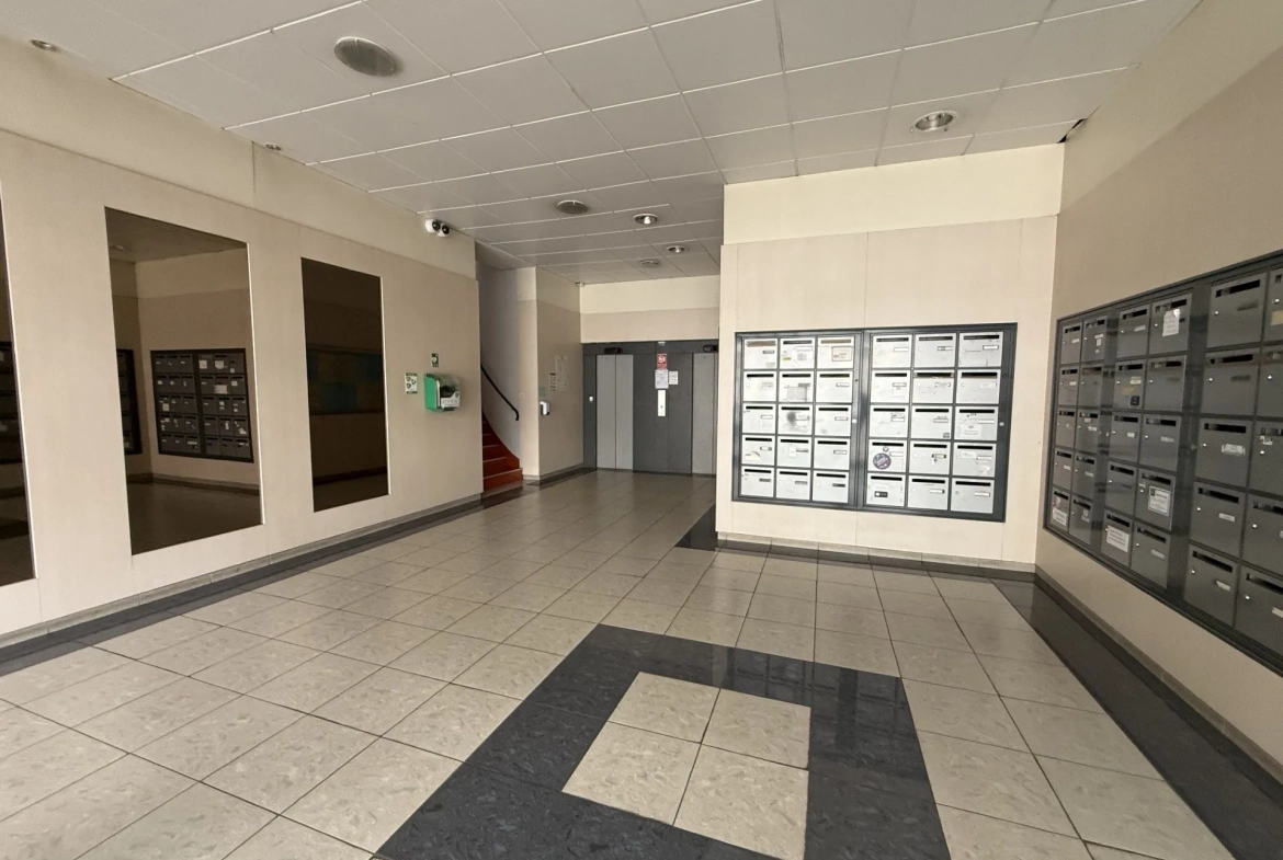 Bureau de 35 m² à Place RABELAIS, Tours - Espace professionnel modulable 