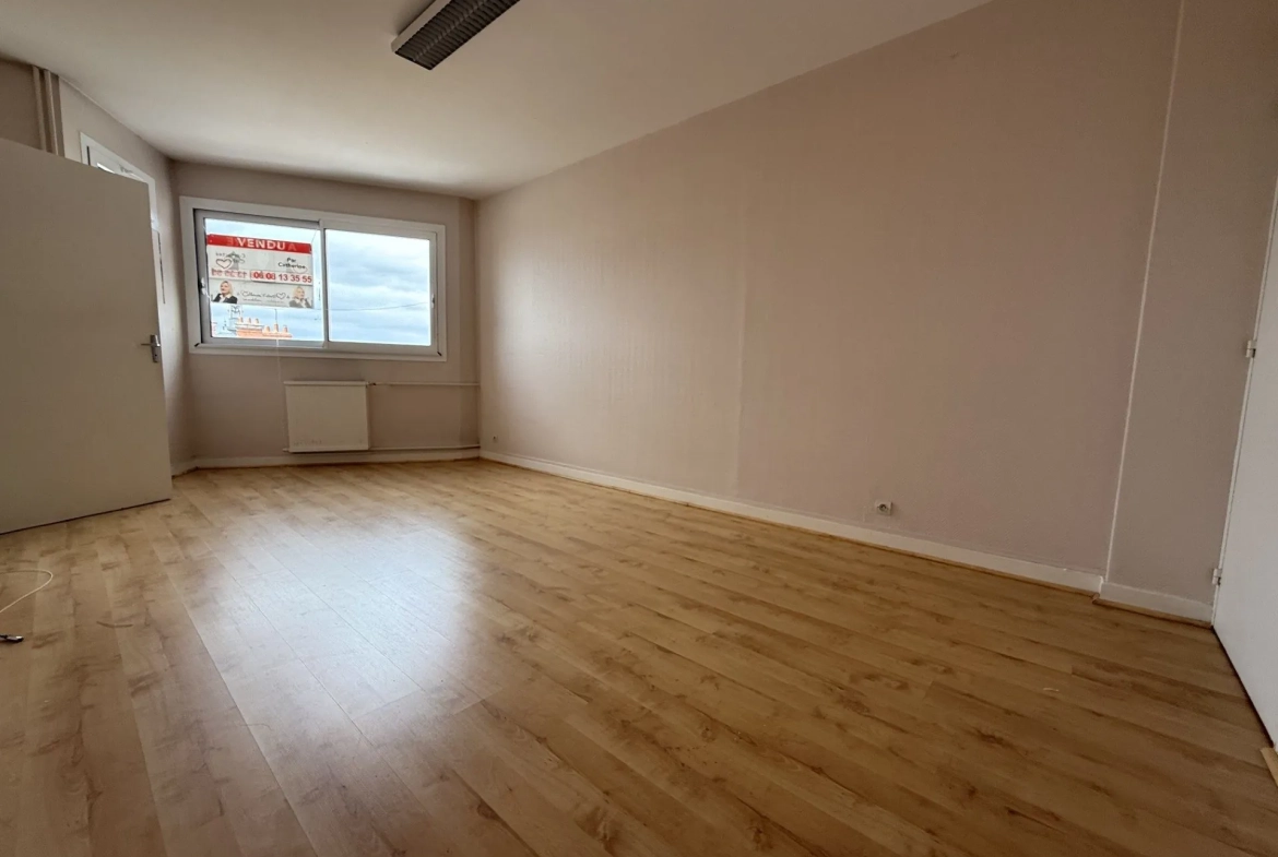 Bureau de 35 m² à Place RABELAIS, Tours - Espace professionnel modulable 