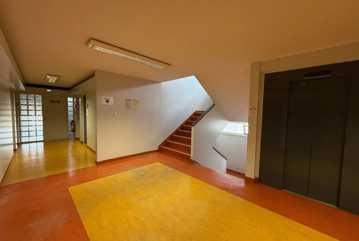 Bureau de 35 m² à Place RABELAIS, Tours - Espace professionnel modulable 
