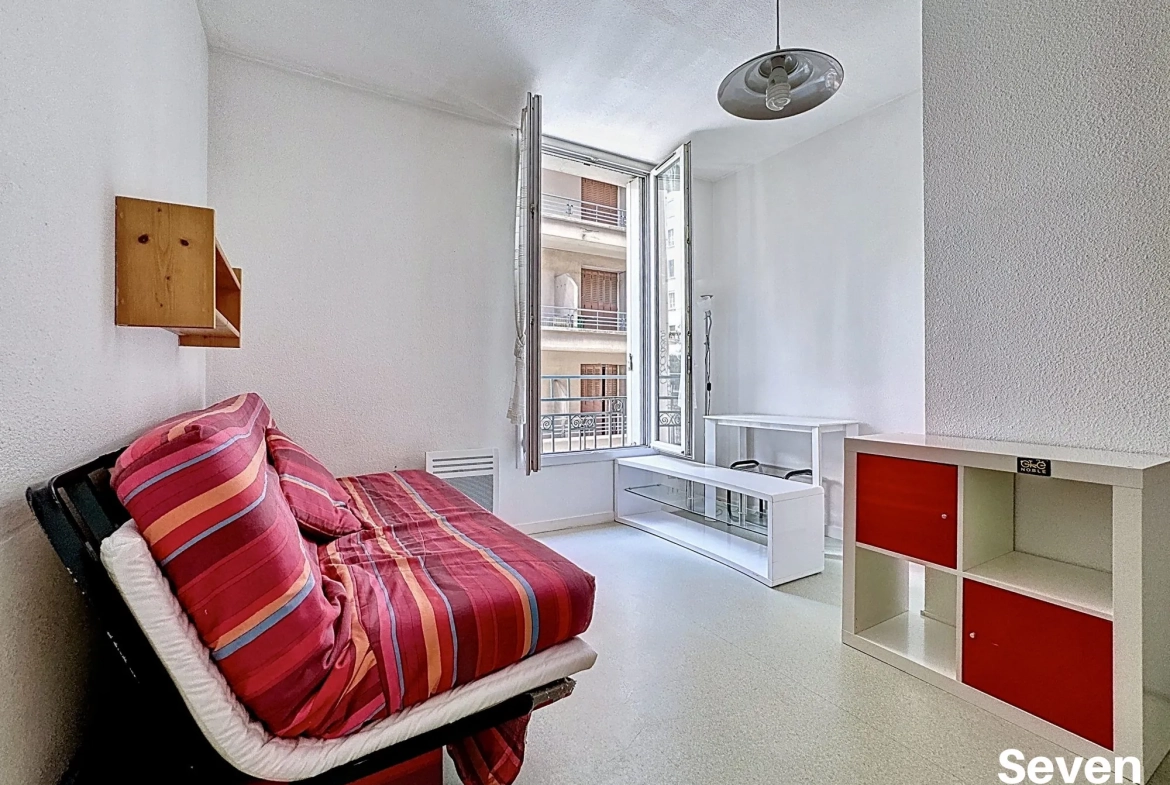 Studio meublé à vendre proche de la gare à Grenoble - 17 m² idéal investissement 