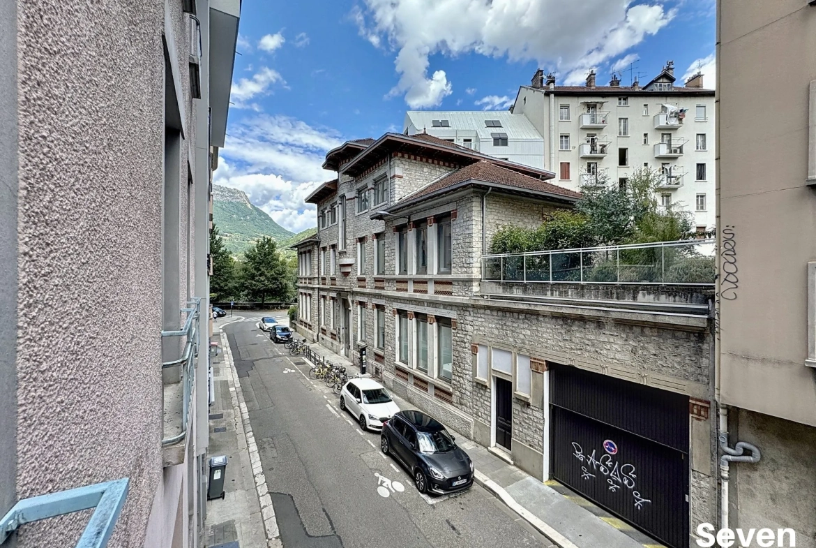 Studio meublé à vendre proche de la gare à Grenoble - 17 m² idéal investissement 