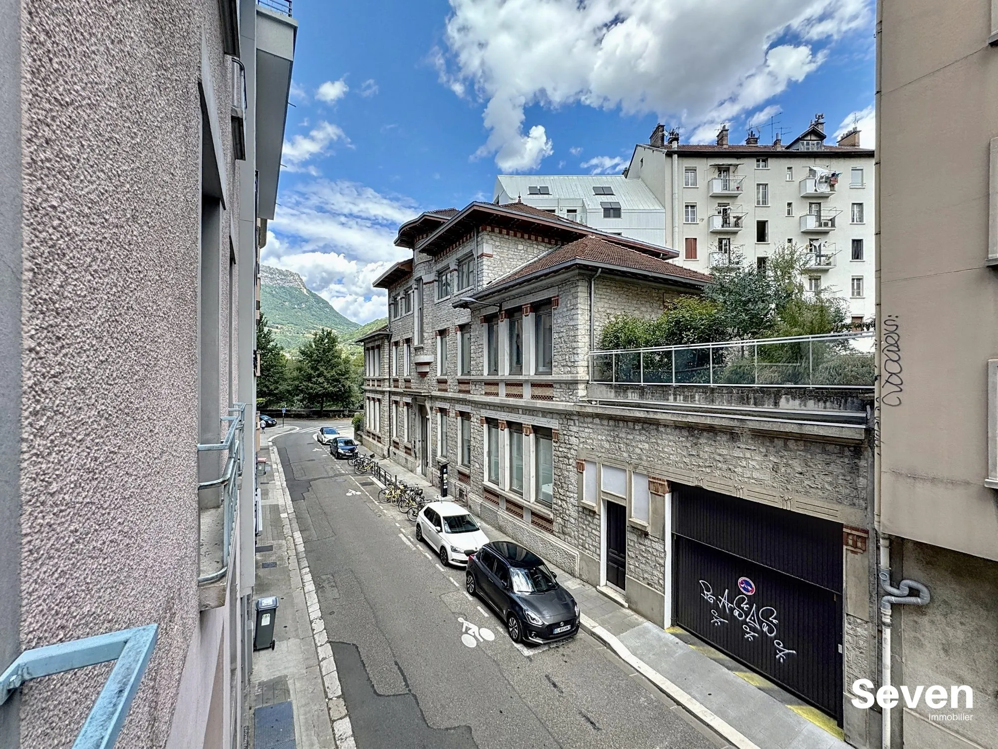 Studio meublé à vendre proche de la gare à Grenoble - 17 m² idéal investissement 