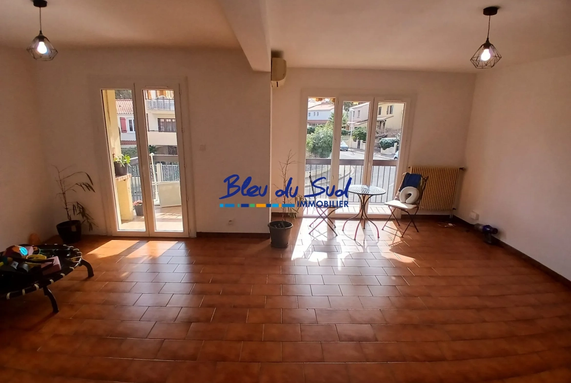 Séjour Appartement traversant de 93 m² à Perpignan Sud avec terrasse et garage 