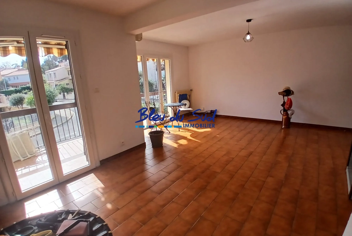 Séjour Appartement traversant de 93 m² à Perpignan Sud avec terrasse et garage 