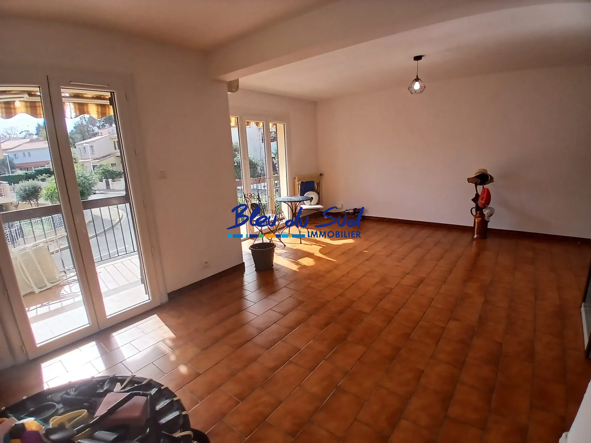 Séjour Appartement traversant de 93 m² à Perpignan Sud avec terrasse et garage 