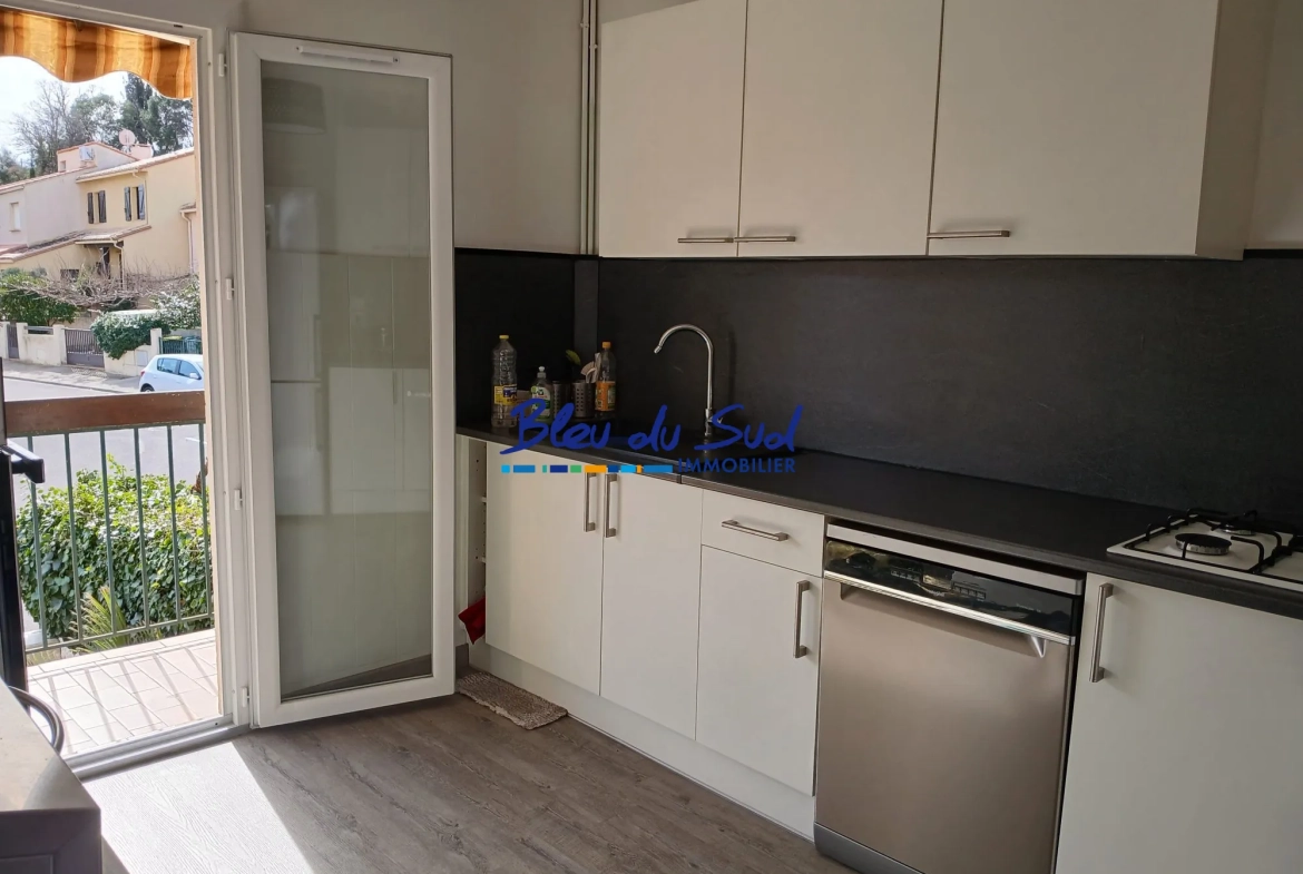 cuisine Appartement traversant de 93 m² à Perpignan Sud avec terrasse et garage 