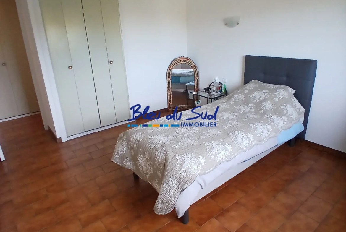 chambre Appartement traversant de 93 m² à Perpignan Sud avec terrasse et garage 
