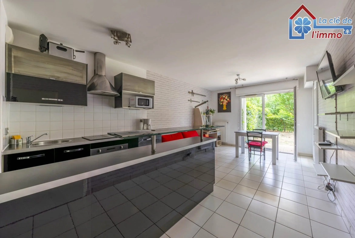 Charmant appartement T2 avec jardin et parking à Lieusaint 