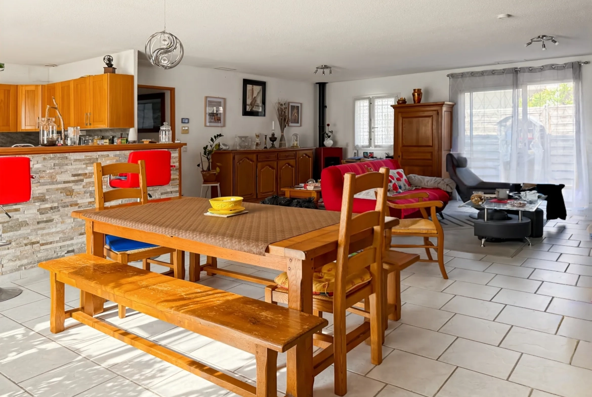 Achat maison de plain-pied à Saint Privat - 140 m², 4 chambres, terrasse, garage 