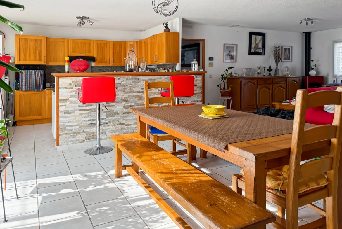 Achat maison de plain-pied à Saint Privat - 140 m², 4 chambres, terrasse, garage 