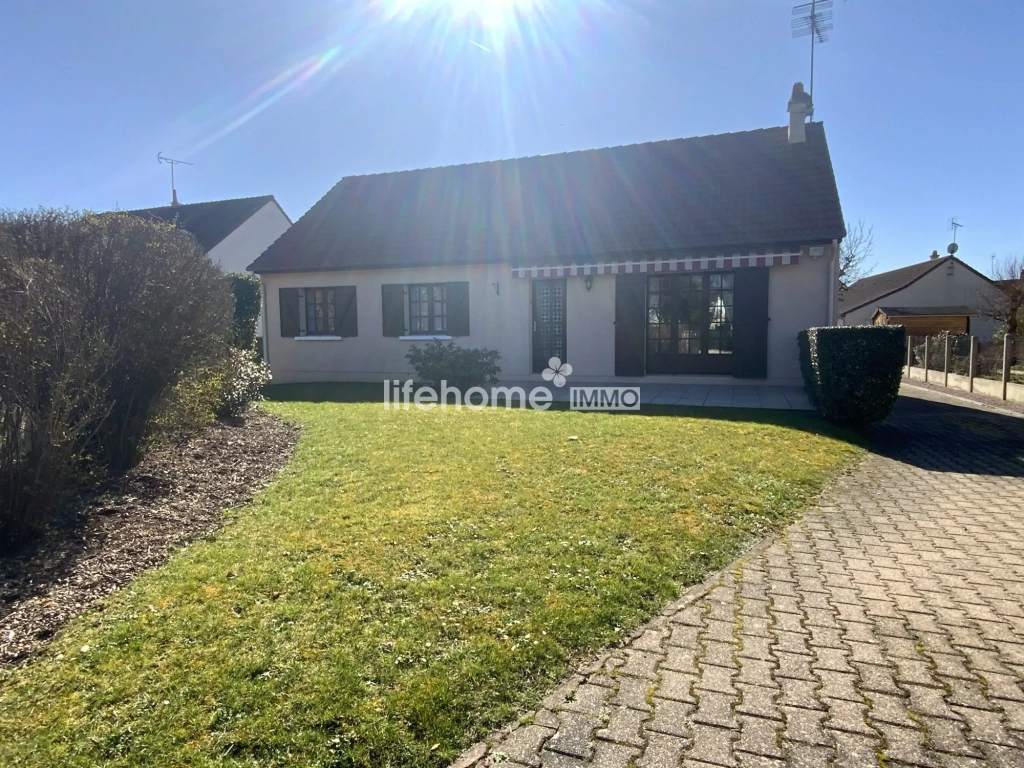 Belle maison de plain-pied meublée avec terrasse et grand jardin à Le Poinçonnet