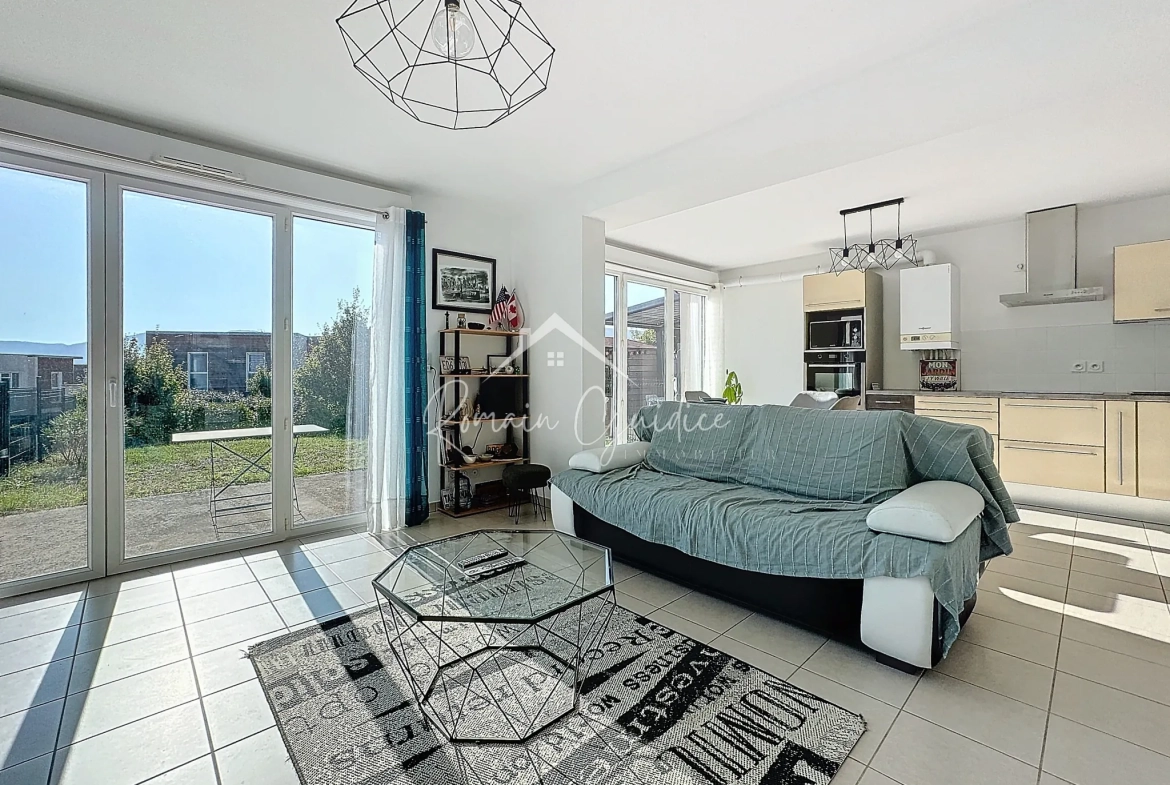 Appartement T3 de 66 m² avec jardin et parking à Millau 