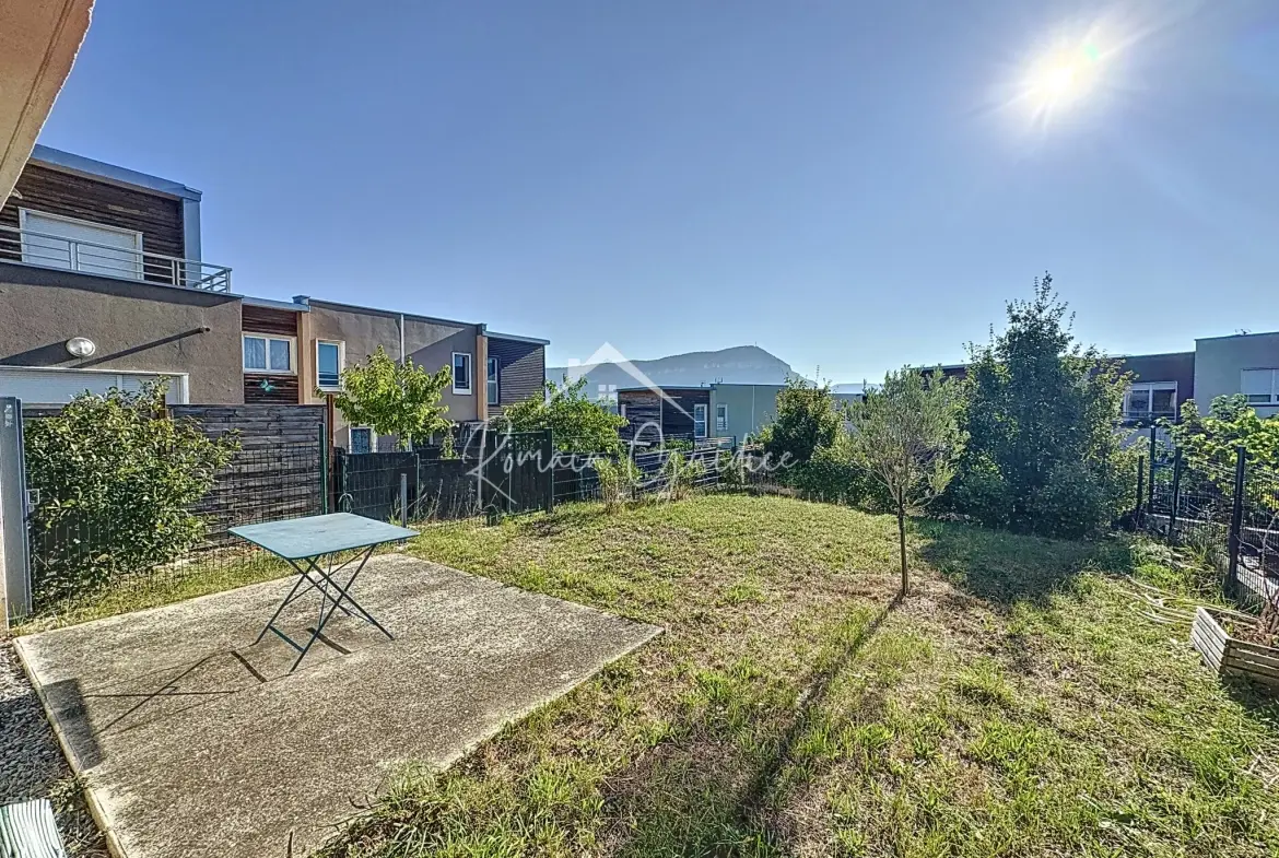 Appartement T3 de 66 m² avec jardin et parking à Millau 