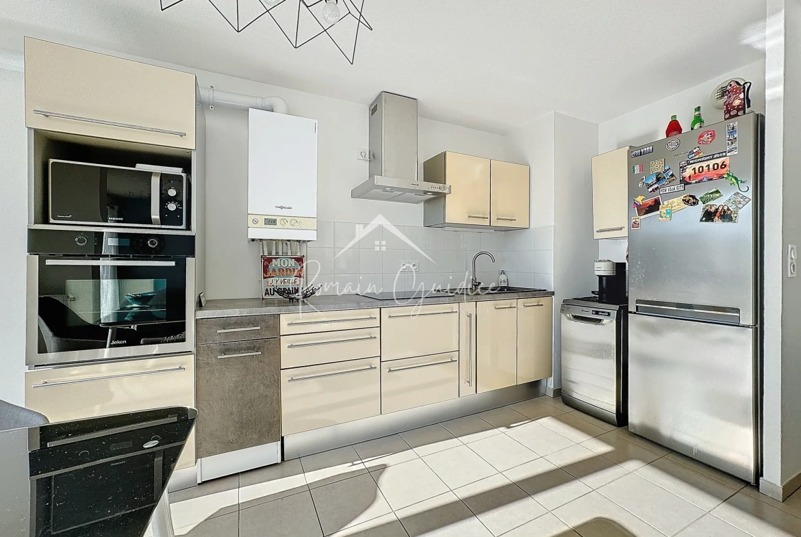 Appartement T3 de 66 m² avec jardin et parking à Millau 