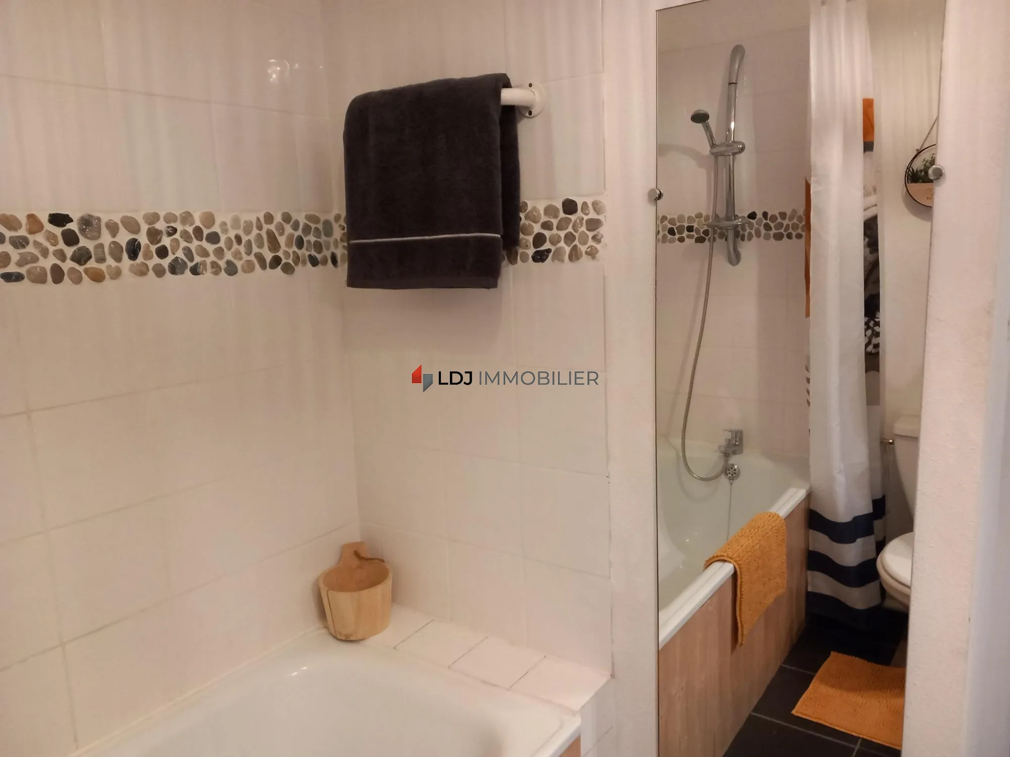 salle de bains Studio avec terrasse, piscine et parking à Canet-en-Roussillon 