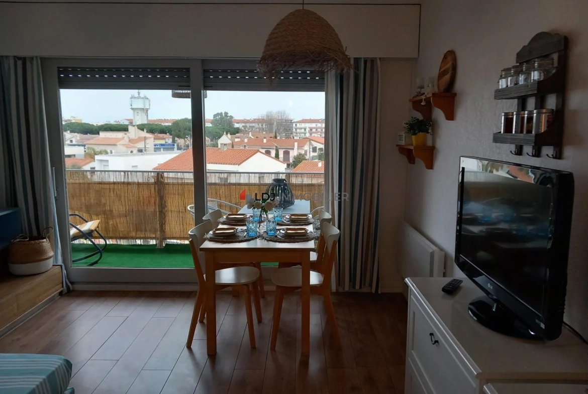 Pièce de vie Studio avec terrasse, piscine et parking à Canet-en-Roussillon 