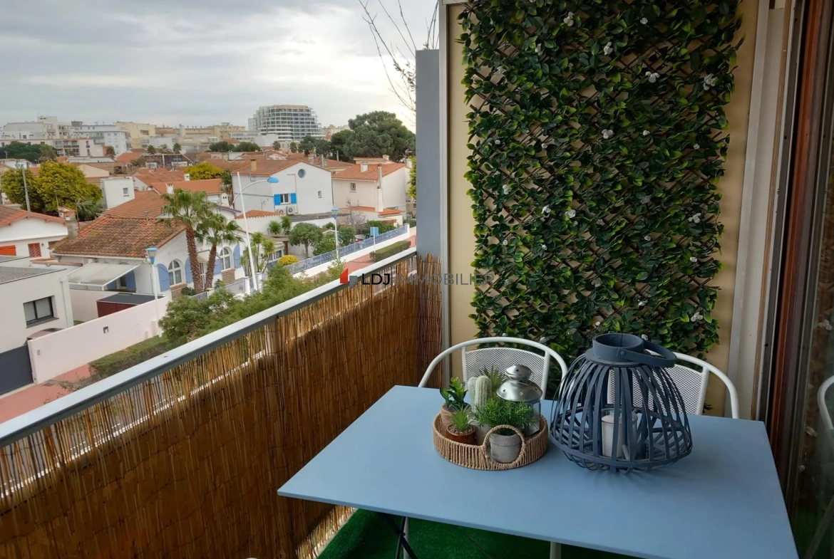 Terrasse agréable Studio avec terrasse, piscine et parking à Canet-en-Roussillon 