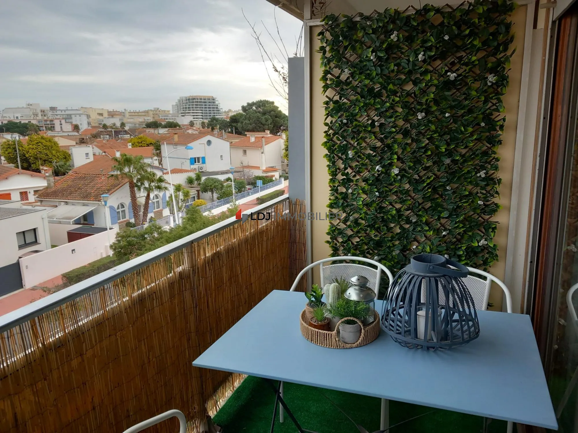 Terrasse agréable Studio avec terrasse, piscine et parking à Canet-en-Roussillon 
