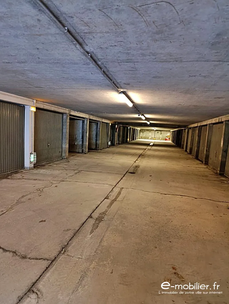 Garage fermé de 13,2 m² à Moutiers - Idéal pour parking sécurisé 