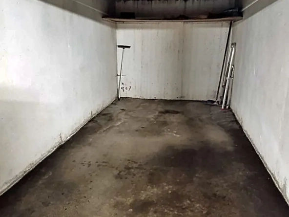 Garage fermé de 13,2 m² à Moutiers - Idéal pour parking sécurisé