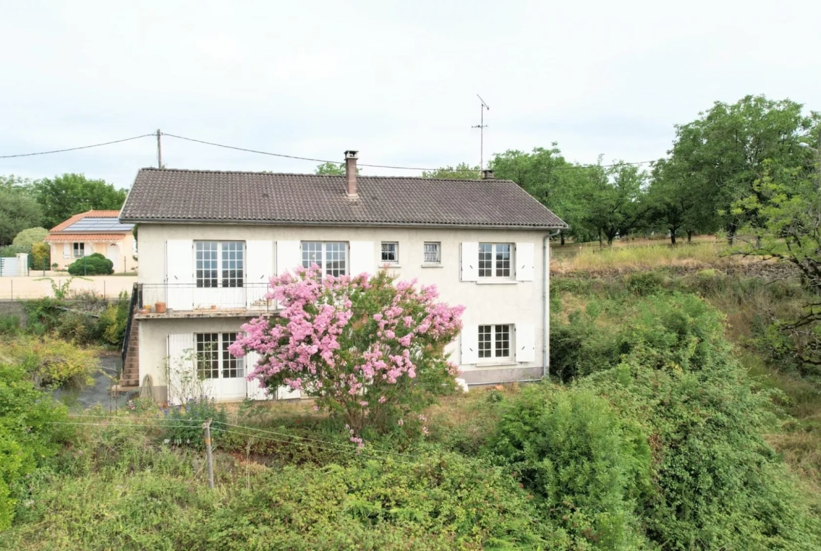 Belle maison avec vue panoramique à Nantheuil proche Thiviers 