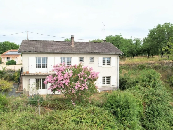 Belle maison avec vue panoramique à Nantheuil proche Thiviers