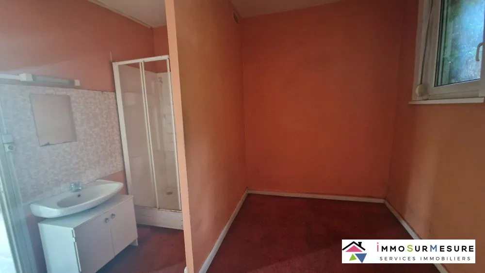 Immeuble à rénover avec deux appartements à Saint-Pol-sur-Ternoise 