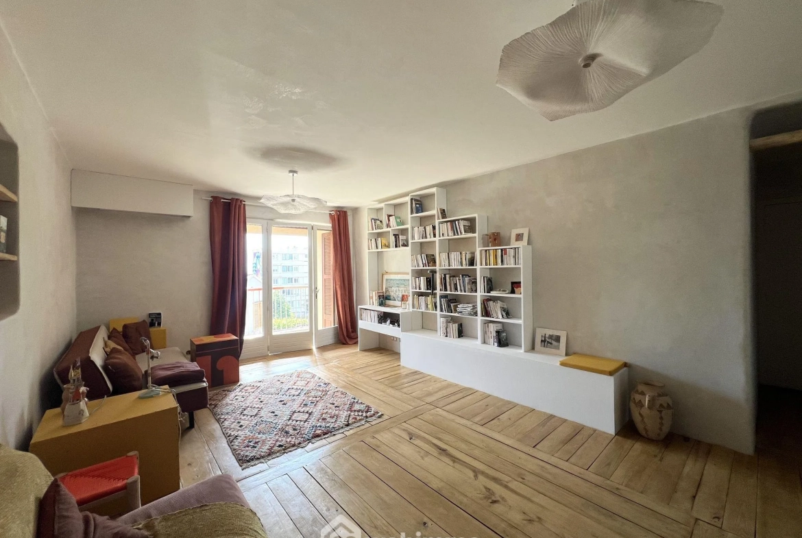 Appartement T4 rénové de 103 m² avec terrasses à Bastia Sud 