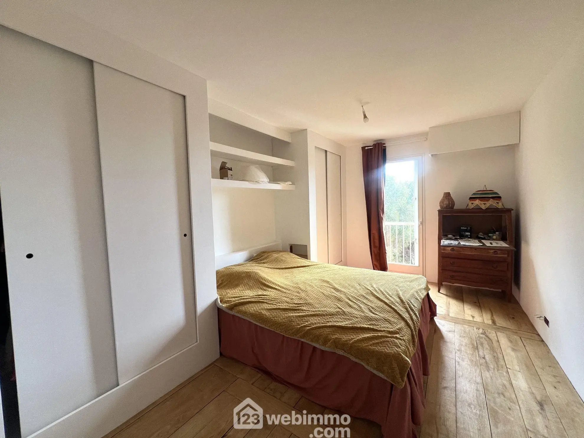 Appartement T4 rénové de 103 m² avec terrasses à Bastia Sud 