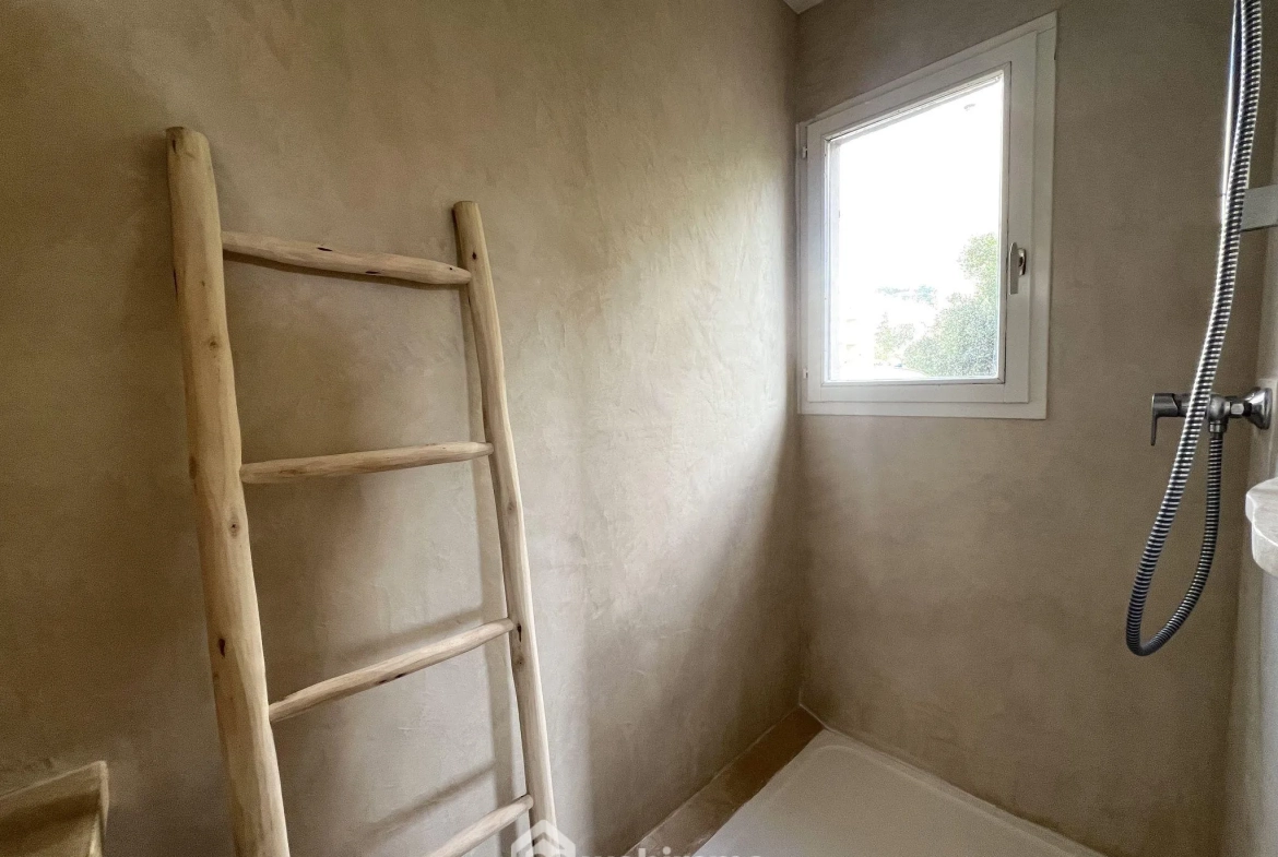Appartement T4 rénové de 103 m² avec terrasses à Bastia Sud 