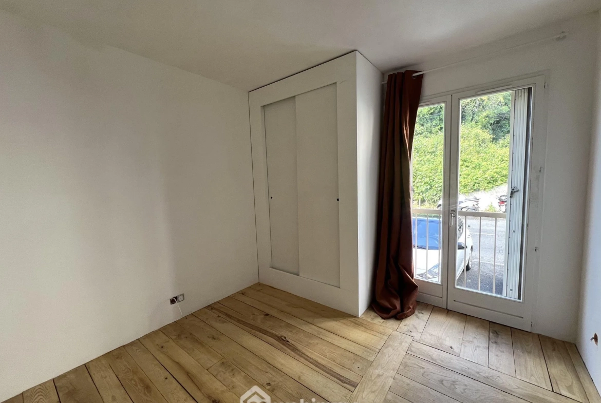 Appartement T4 rénové de 103 m² avec terrasses à Bastia Sud 