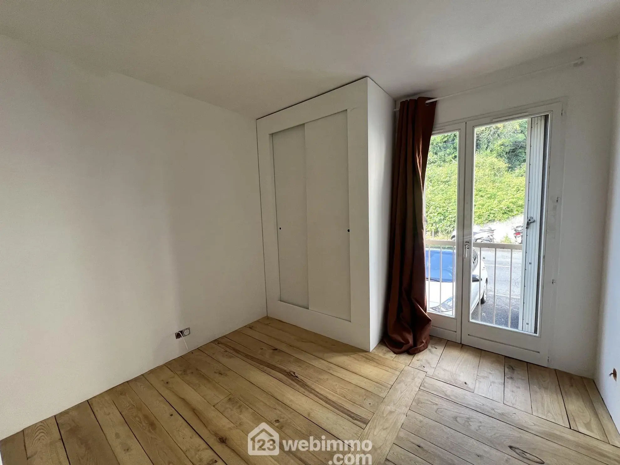 Appartement T4 rénové de 103 m² avec terrasses à Bastia Sud 