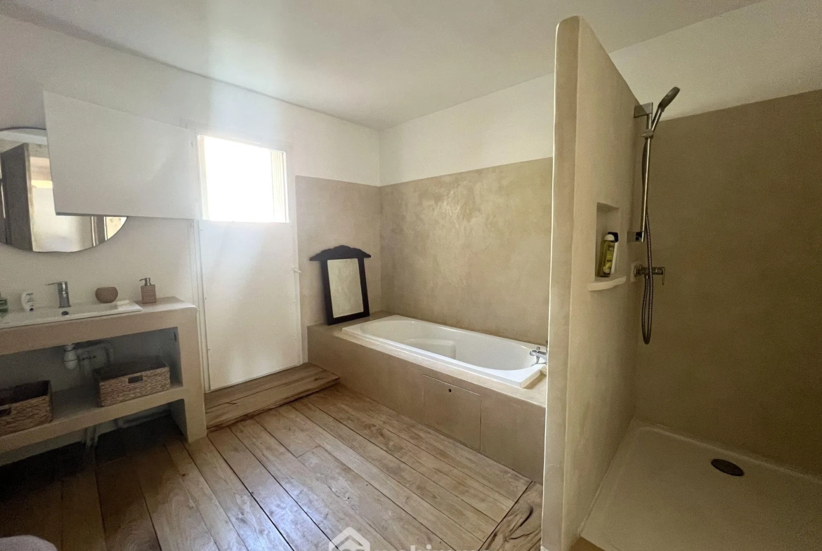 Appartement T4 rénové de 103 m² avec terrasses à Bastia Sud 