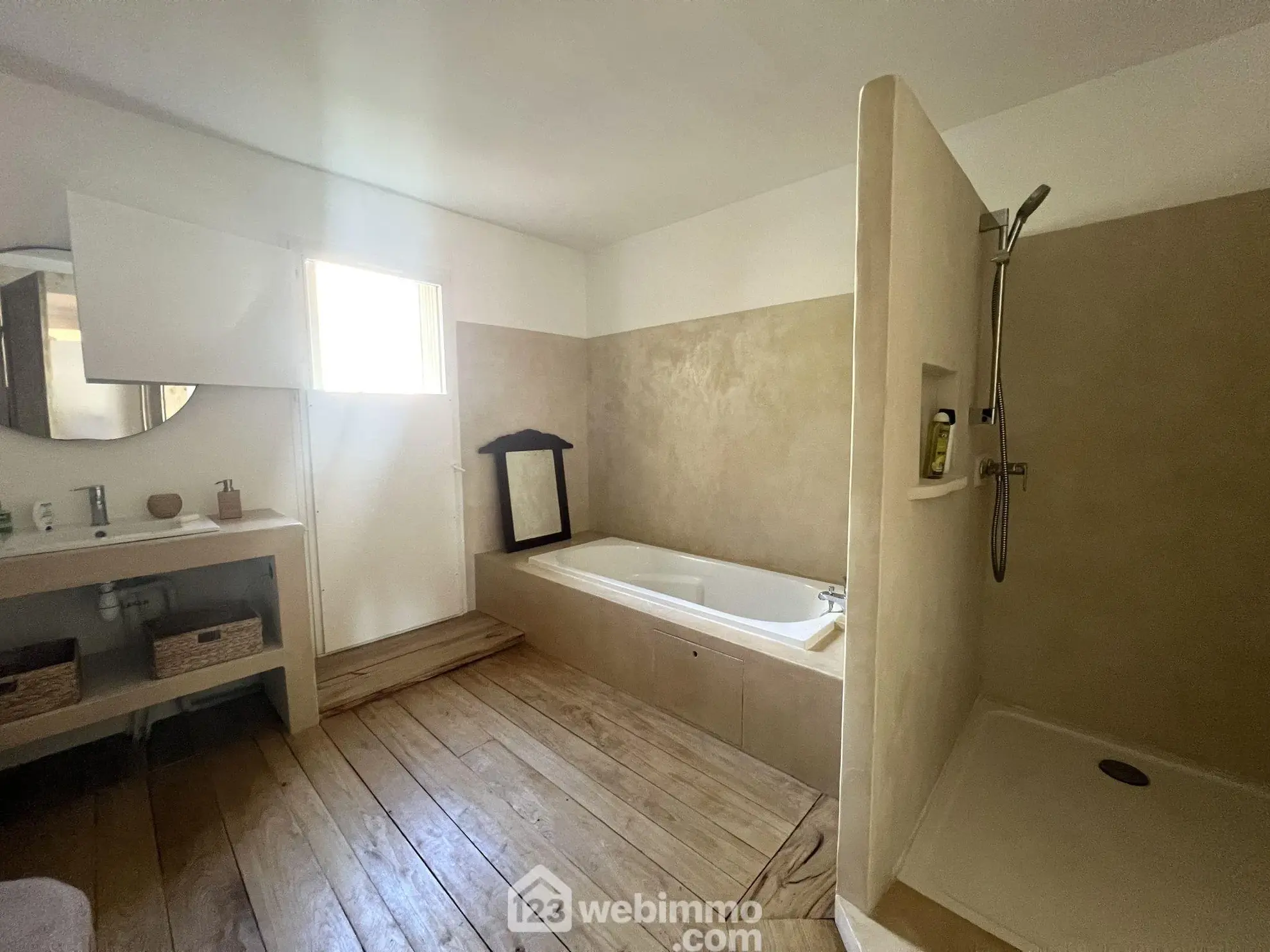 Appartement T4 rénové de 103 m² avec terrasses à Bastia Sud 