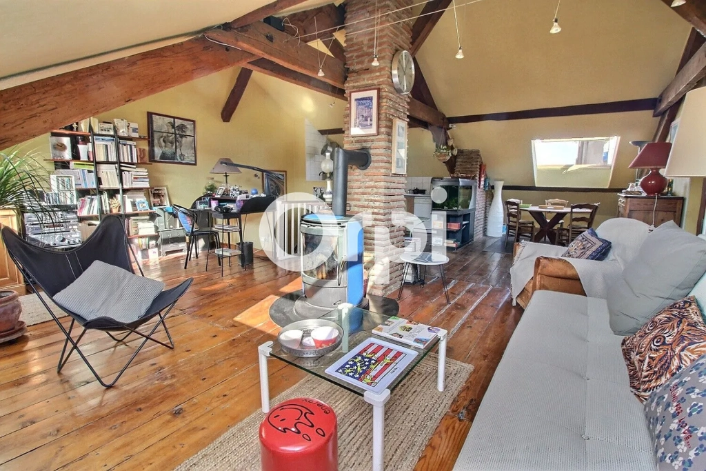 Appartement ancien en dernier étage à Pau avec 2 chambres et faibles charges