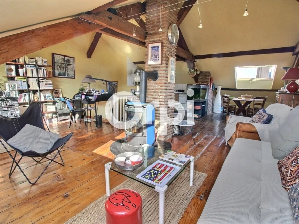 Appartement ancien en dernier étage à Pau avec 2 chambres et faibles charges