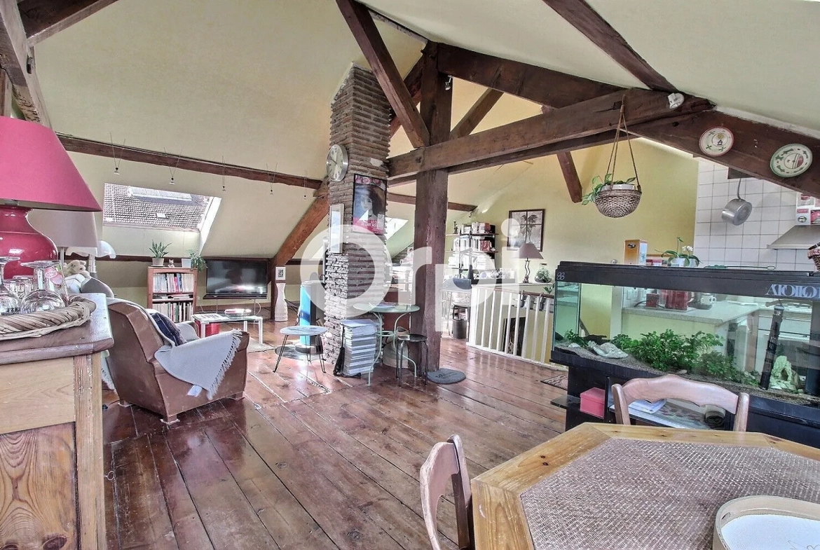 Appartement ancien en dernier étage à Pau avec 2 chambres et faibles charges 