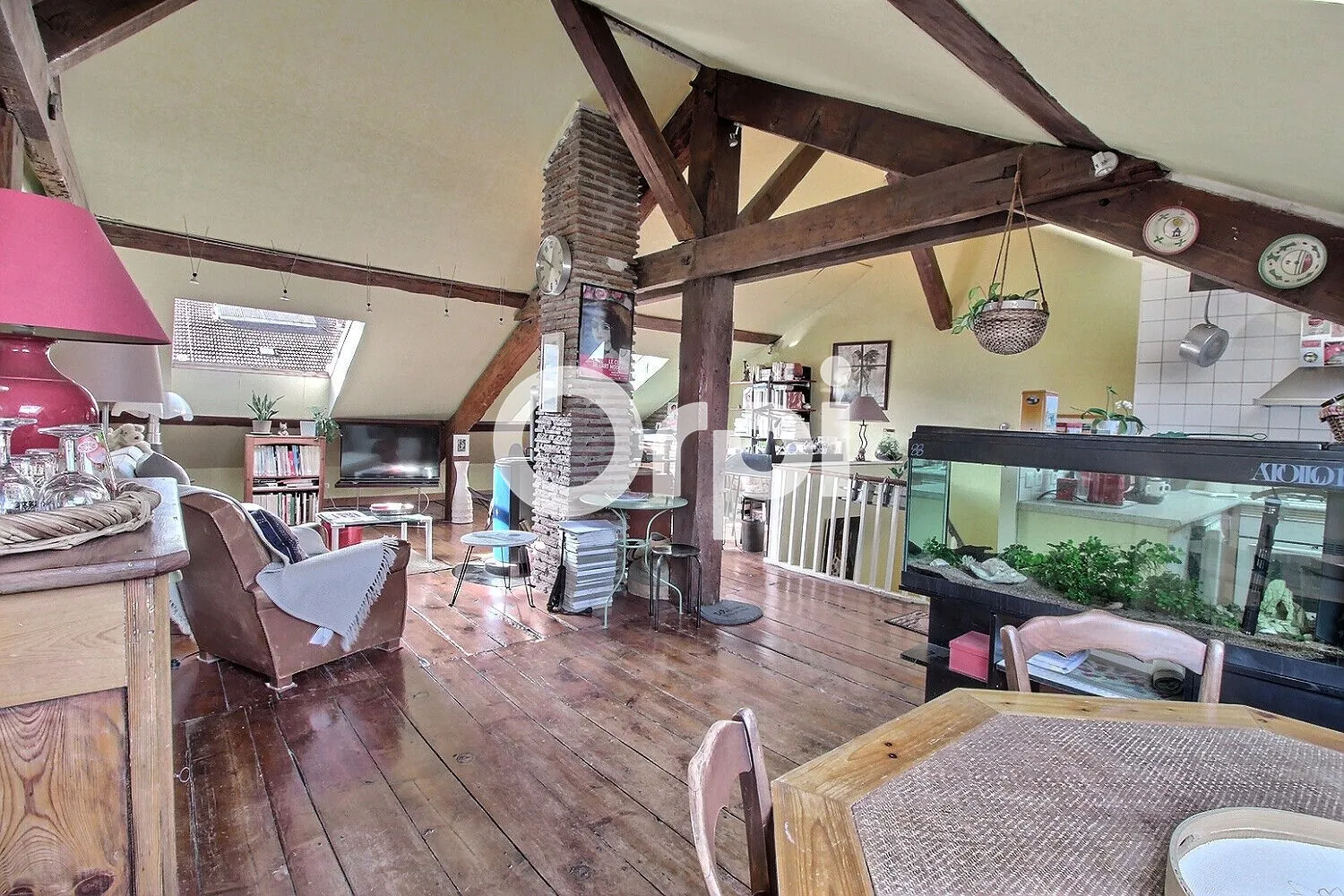 Appartement ancien en dernier étage à Pau avec 2 chambres et faibles charges 