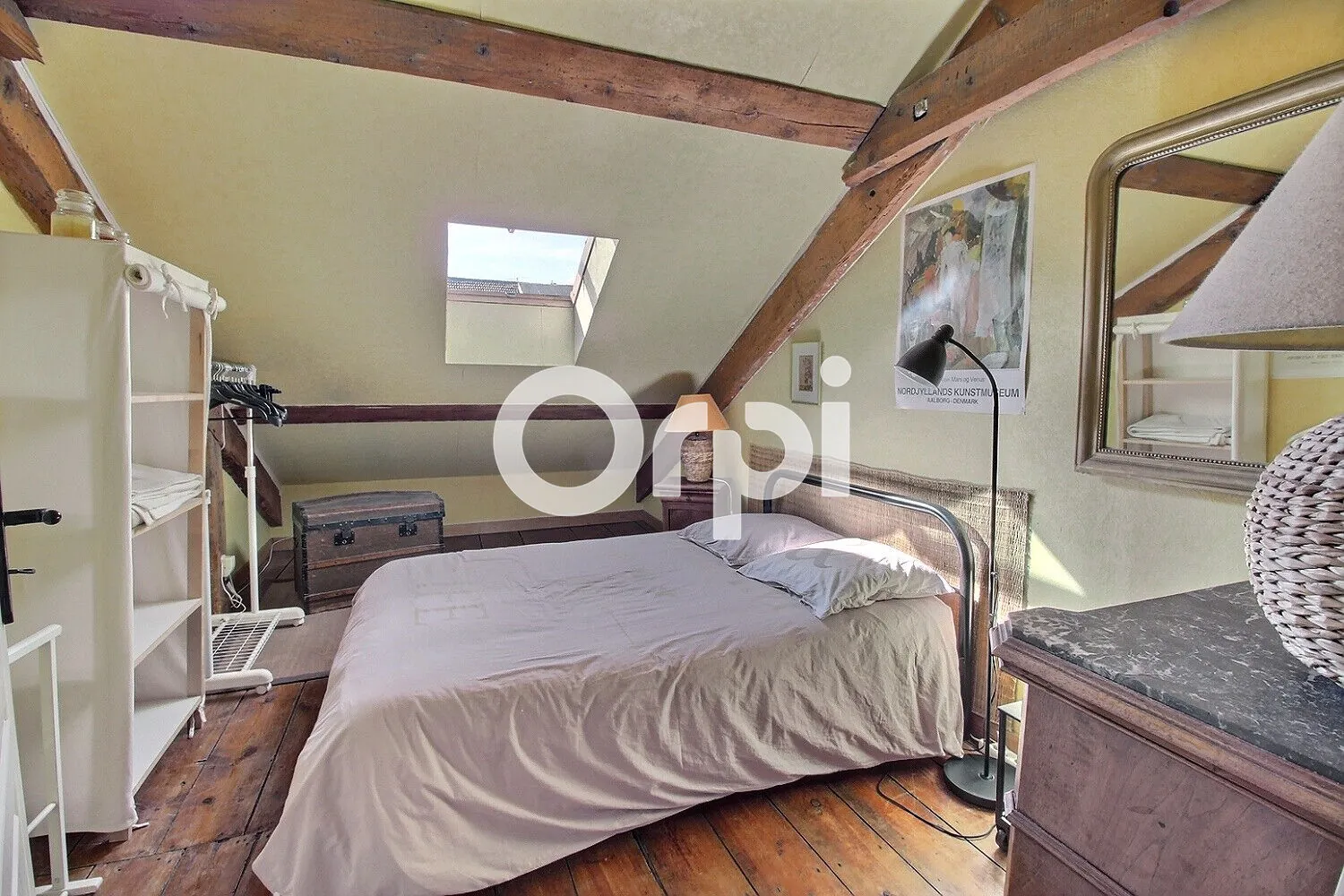 Appartement ancien en dernier étage à Pau avec 2 chambres et faibles charges 