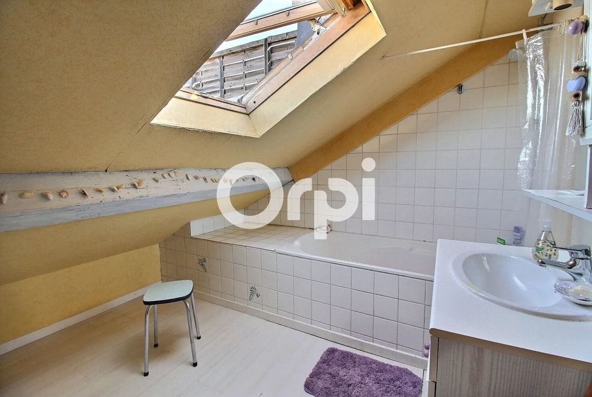 Appartement ancien en dernier étage à Pau avec 2 chambres et faibles charges 