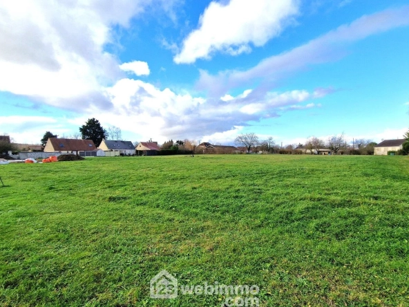 Terrain à bâtir de 871 m² à Versigny, libre de constructeur