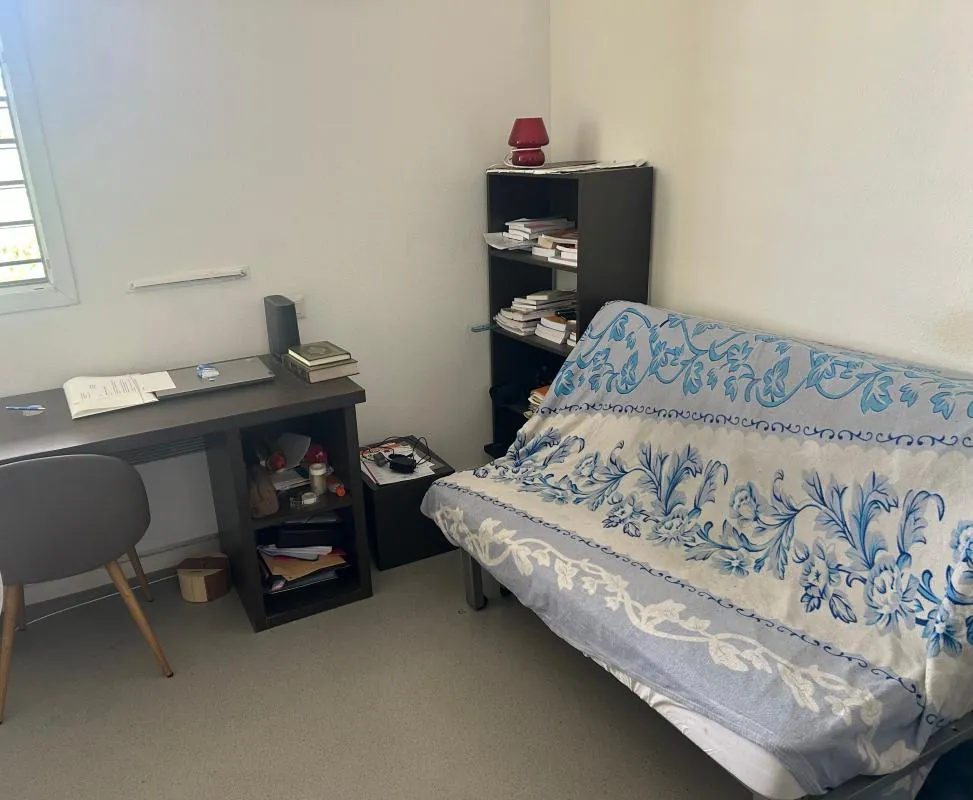 Studio meublé à Nîmes face à l'hôtel de police – Investissement rentable 