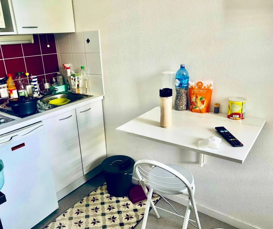 Studio meublé à Nîmes face à l'hôtel de police – Investissement rentable 