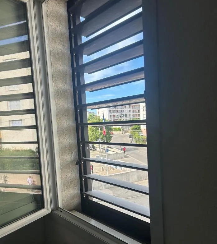 Studio meublé à Nîmes face à l'hôtel de police – Investissement rentable 